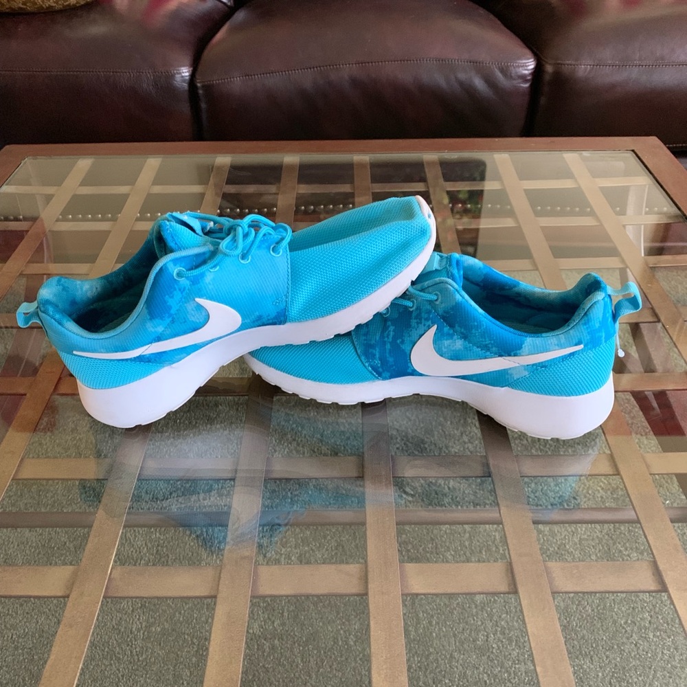 Nike Roshe - Picture 2 of 4